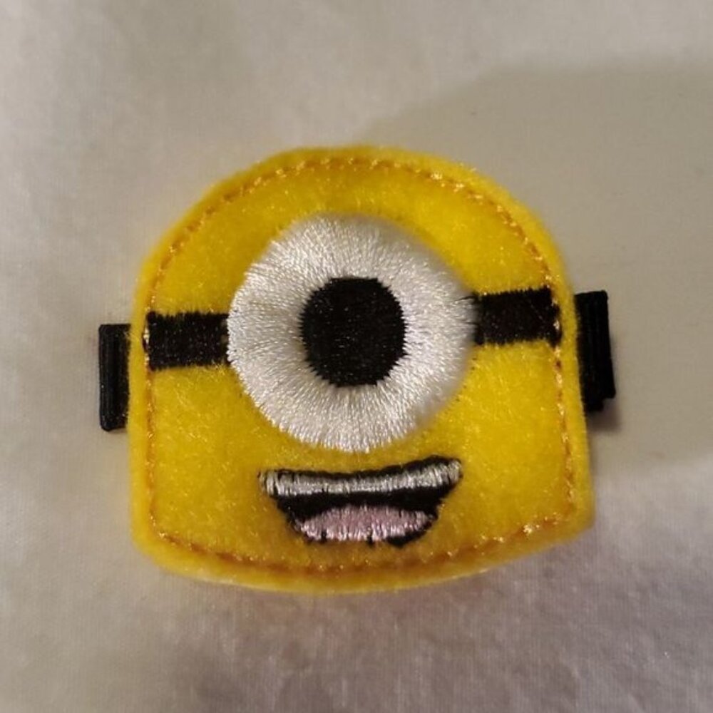 NEW ONE EYED MINION FELT HAIR CLIPPY
